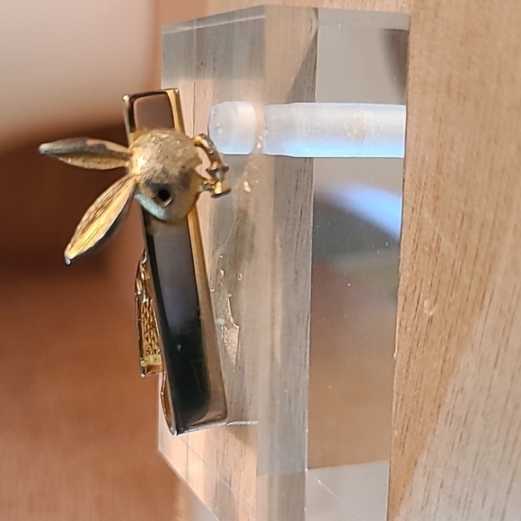 Vintage gold tone playboy Bunny tie bar - Picture 1 of 8